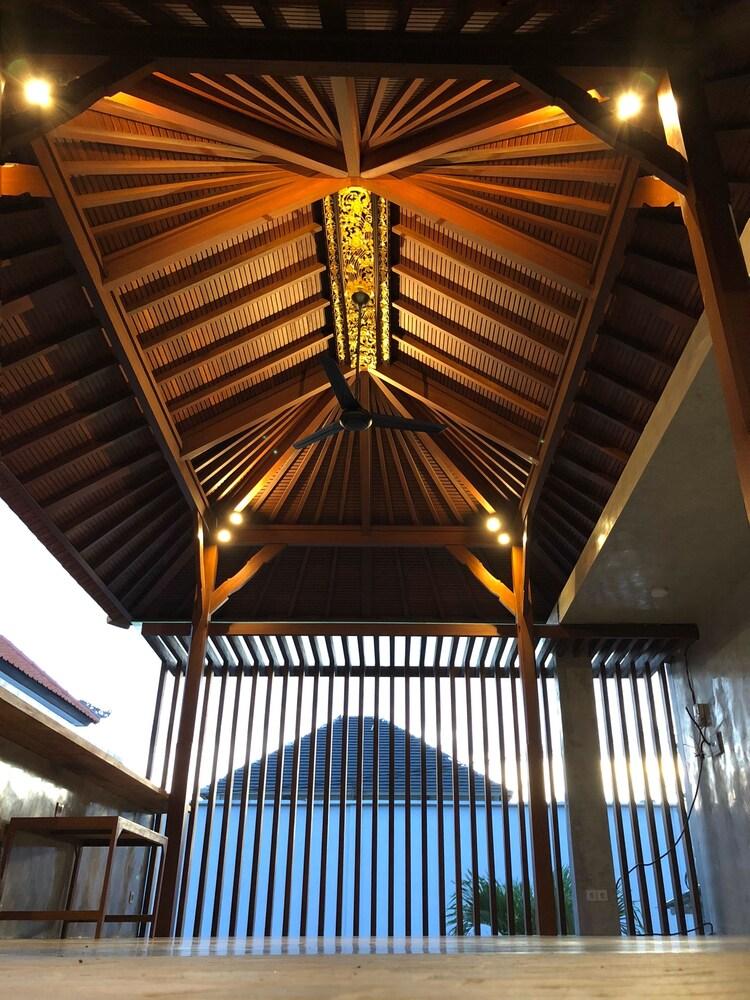 Perissos Echo Beach Canggu  Exterior photo