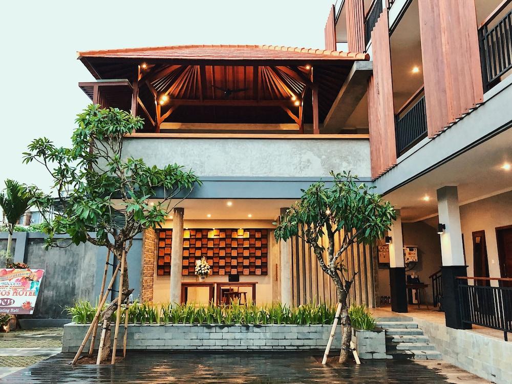 Perissos Echo Beach Canggu  Exterior photo